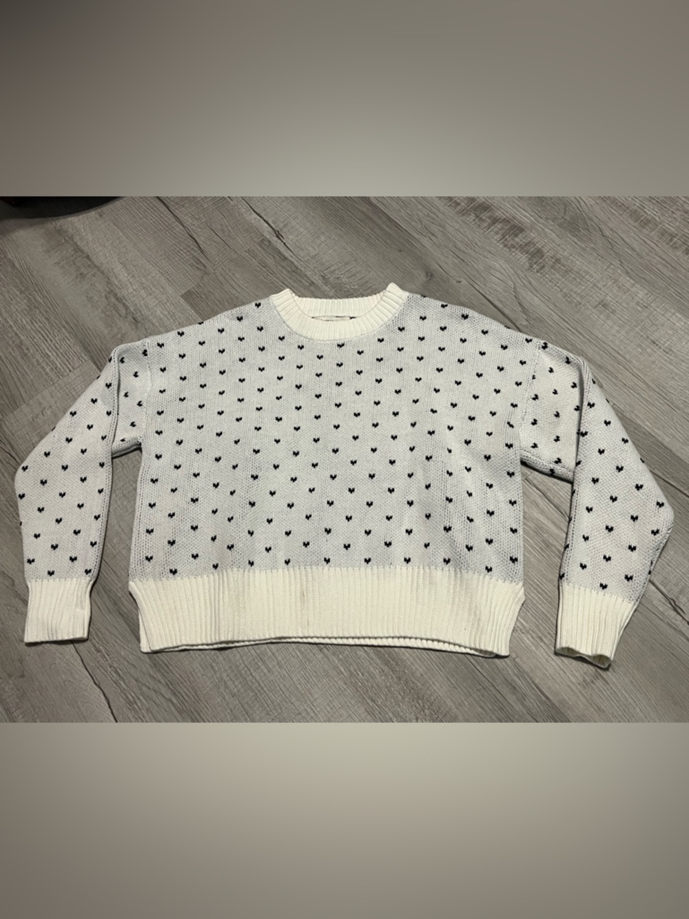 Heart
Pattern Pullover Sweater - Picture 2 of 3